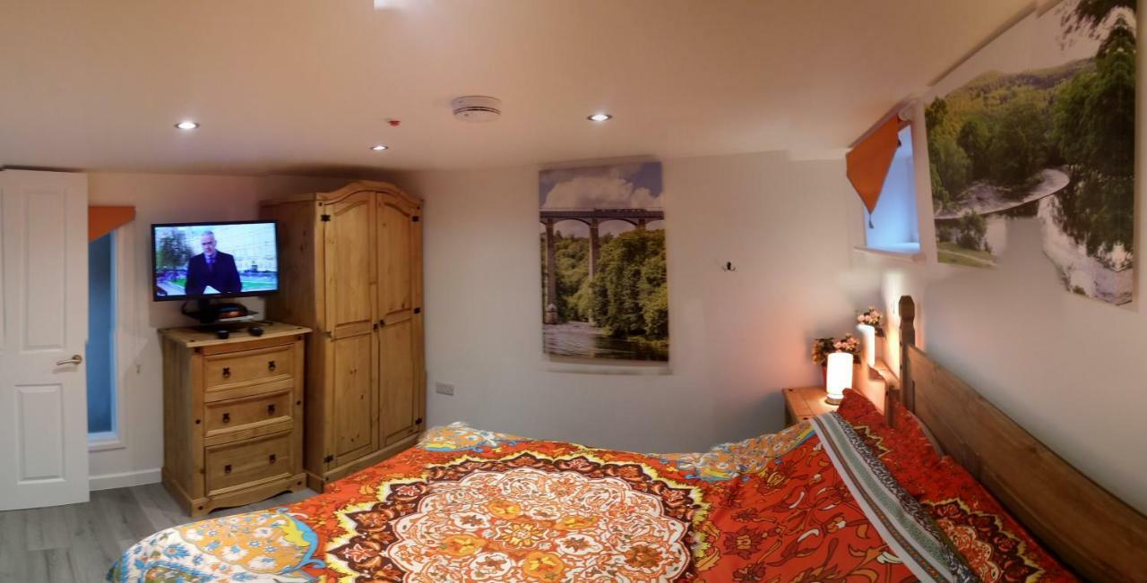 Welsh Row House Apartment Llandegla Exterior photo