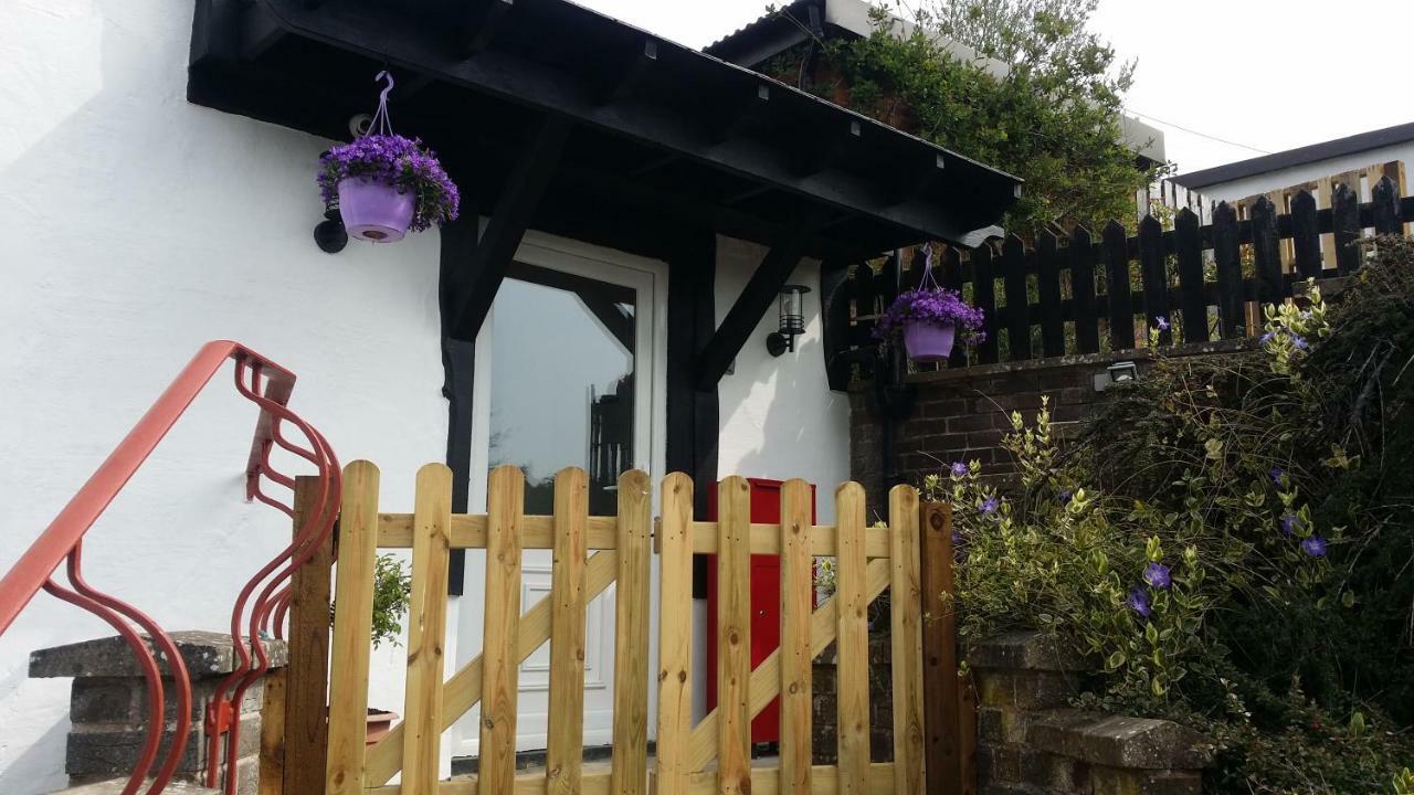 Welsh Row House Apartment Llandegla Exterior photo
